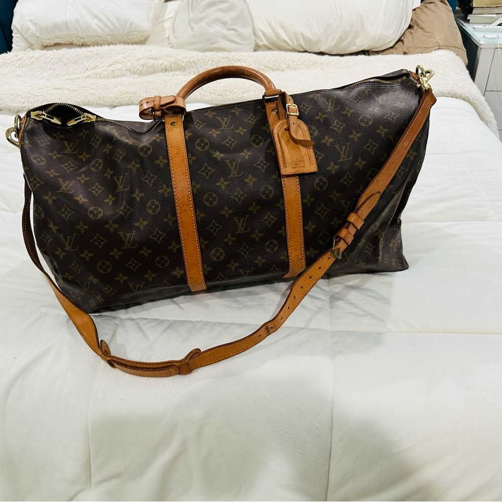 In perfect condition keep all AUTHENTIC LV